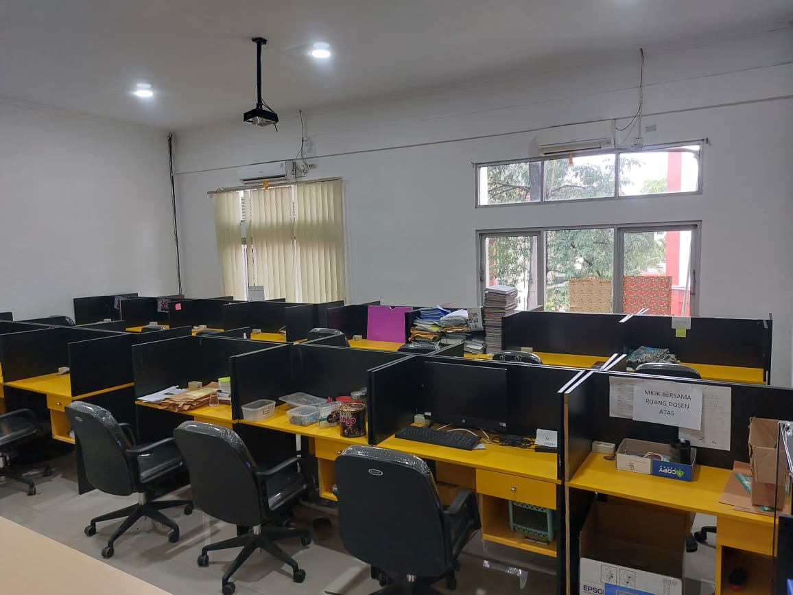 Ruang Dosen – Suasana